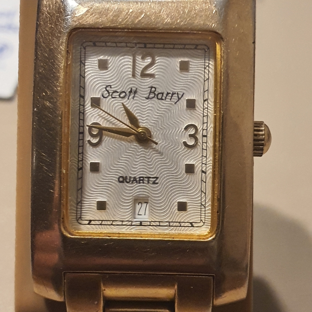 10/$20 Scott Barry Goldtone/White Stainless Steel Men's Tank Watch w/Date